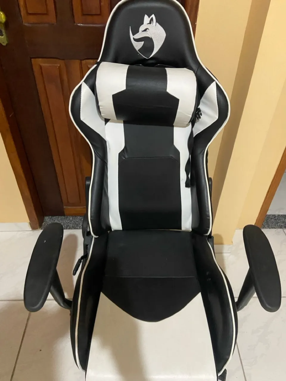 Cadeira Gamer com Design Moderno - Conforto e Estilo!