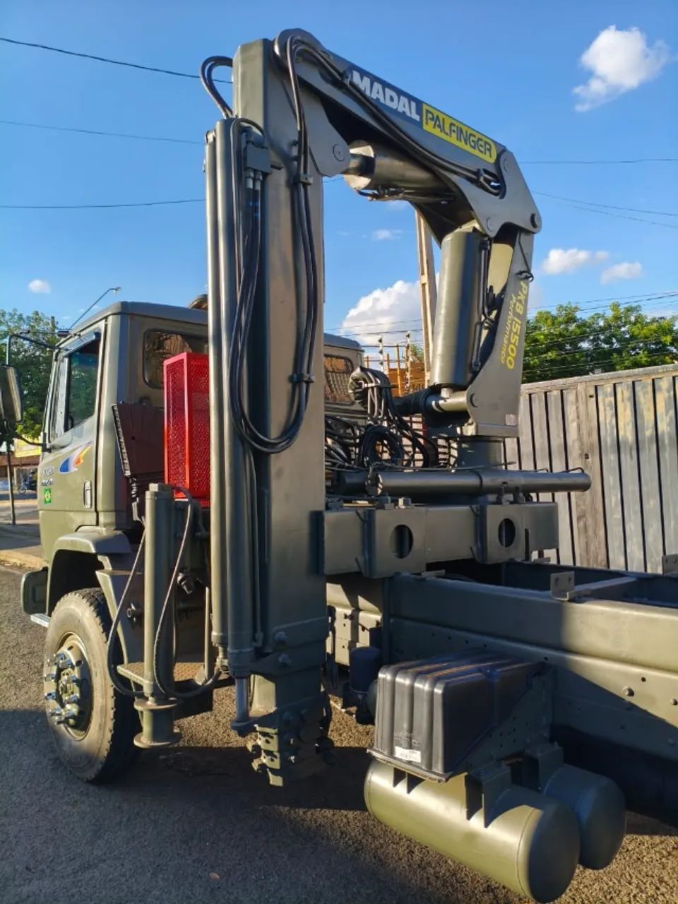 Caminhão Militar 1720 4X4 Munck Madal  - Foto 4