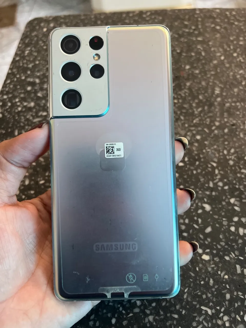 S21 ultra com a câmera uma pouco embaçada, mas em perfeito estado, 2.000 pra vender logo