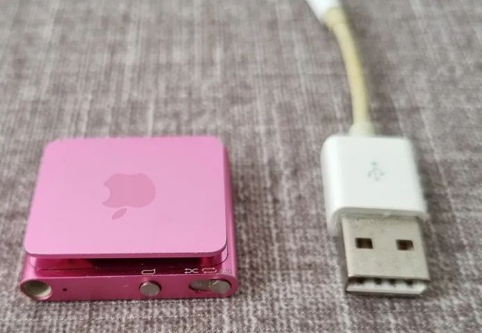 iPod shuffle 2GB 4º geração rosa (modelo MKM92LZ/A) - Fones de