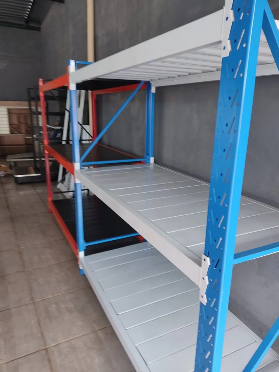 Prateleiras de Aço Reforçadas