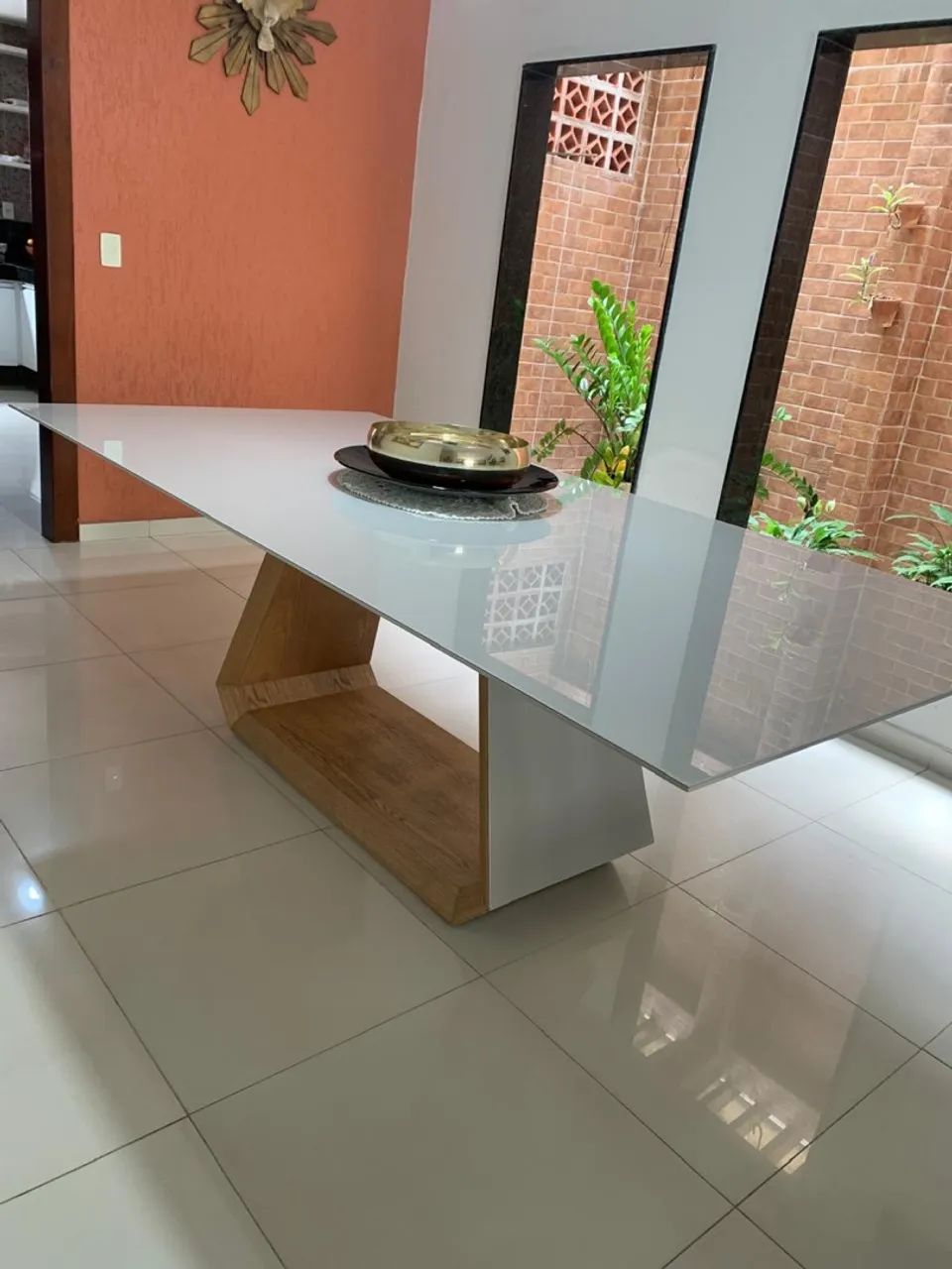 Mesa de Jantar 8 Lugares em Madeira Nobre e Laca - 2,4m x 1,2m  