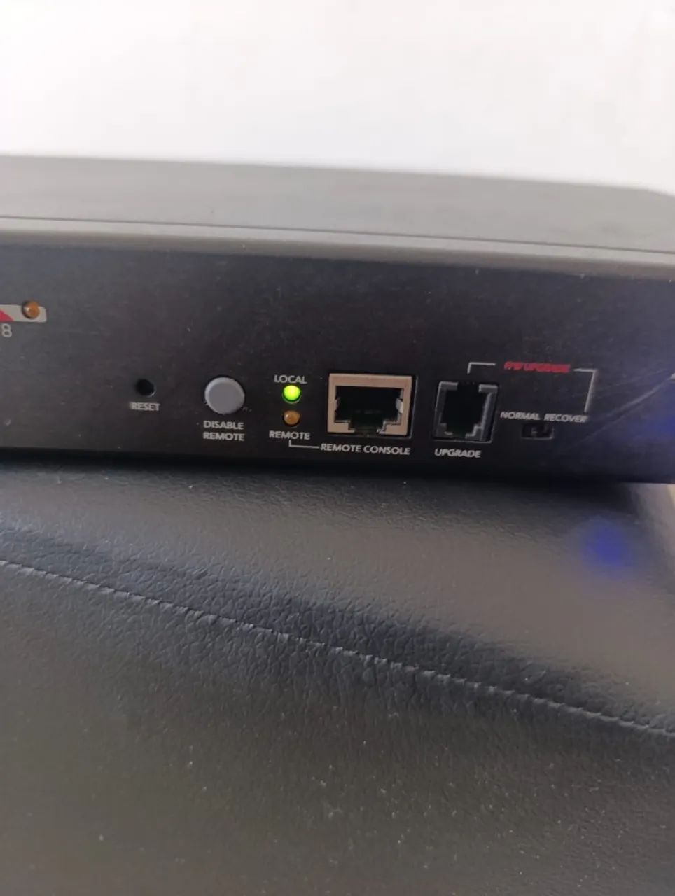 Apc Analog Kvm Switch 8-port Multi-platform Ap5201 (Usado) - Foto 6
