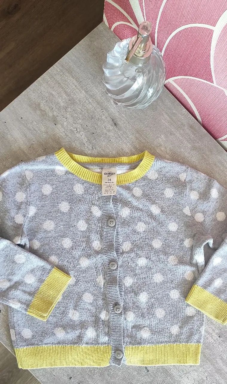 Cardigan infantil cinza com bolinhas