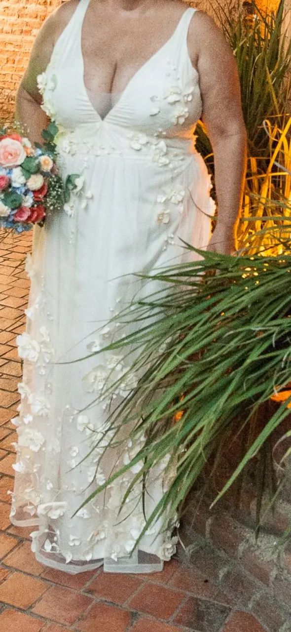 Vestido de noiva cor manteiga 46, usado apenas por horas