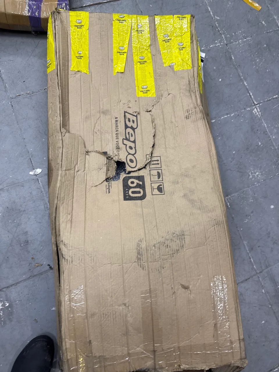 Grade Frontal Caminhão Mb Cara Preta Completa com emblema 