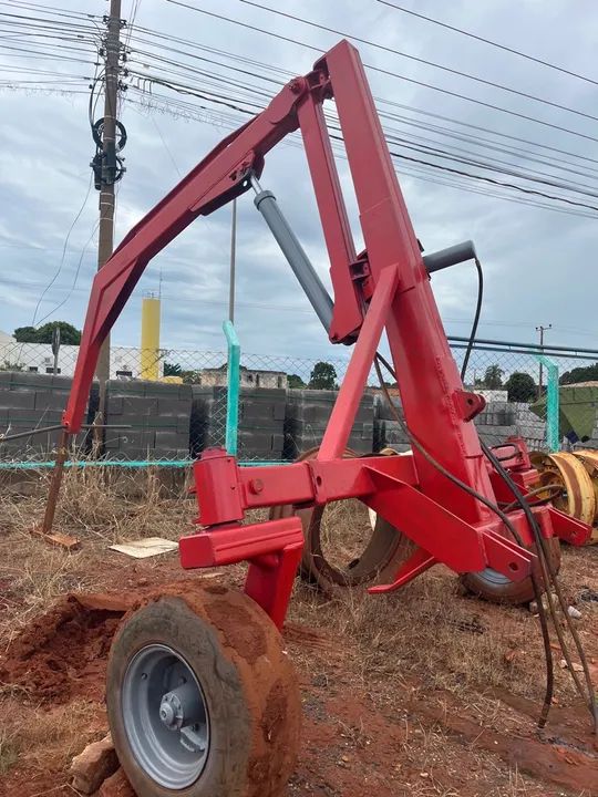 Venda ou troca em implementos agricolas Guincho Pega bag roda articulada 2.000  kg Tatu - Foto 3