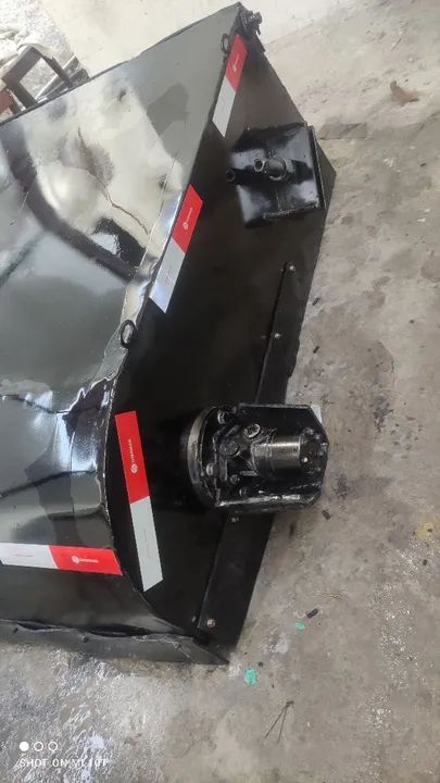 Vassoura hidráulica para Mini carregadeira  - Foto 3