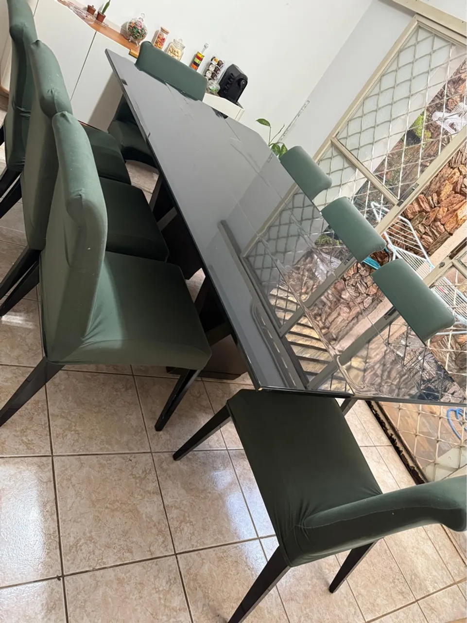 Mesa de Jantar com 6 Cadeiras - Elegância e Conforto