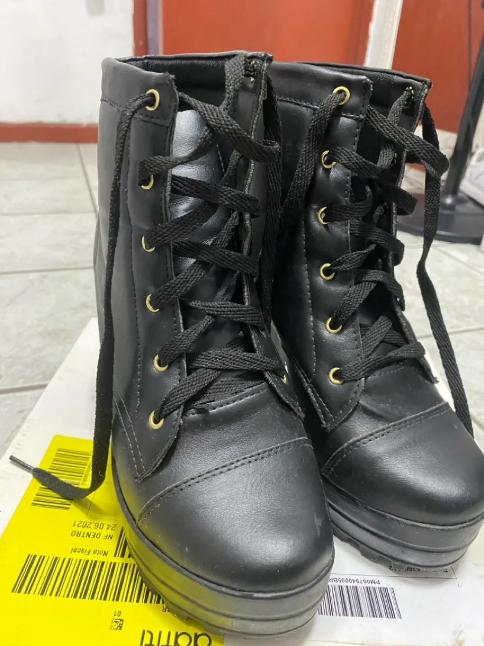 Bota coturno feminina preta