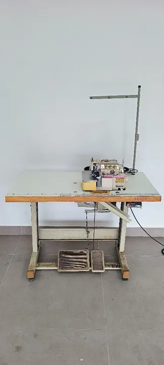 Máquina de Costura Overlock Industrial PLAYA
