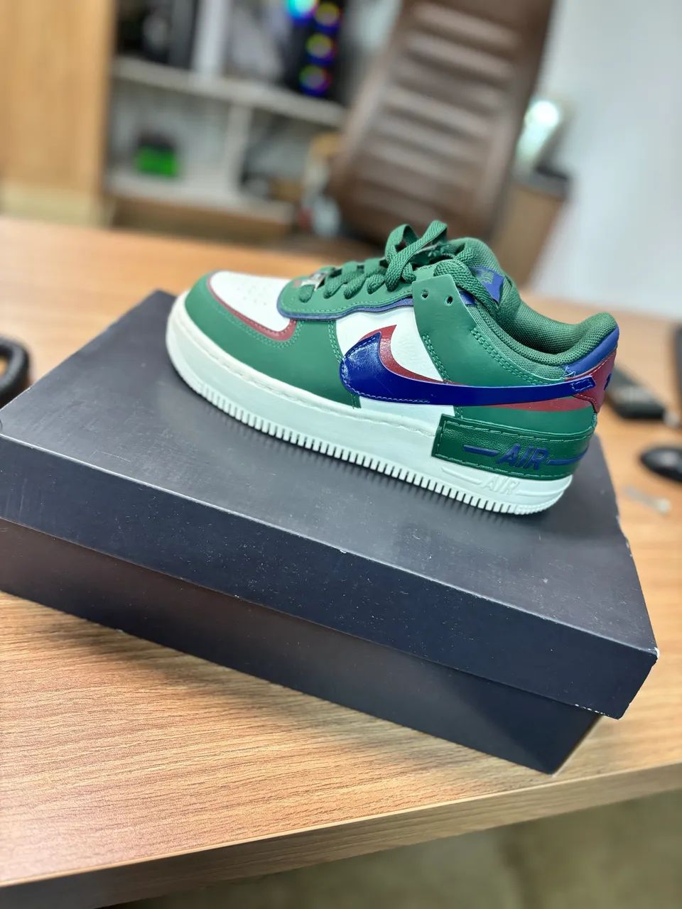 Tênis Nike air force 1 cor exclusiva sem uso , custa mais de 800,00 na loja  - Foto 4
