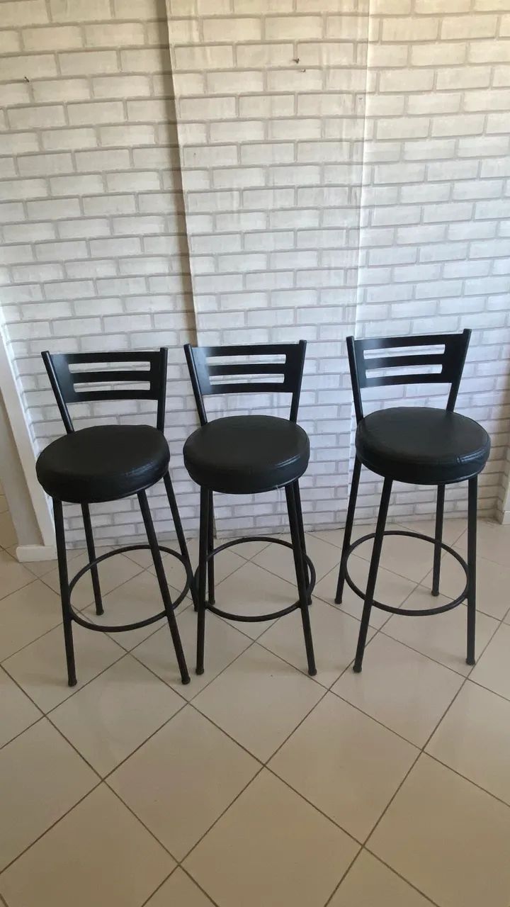 3 banquetas altas com estofado
