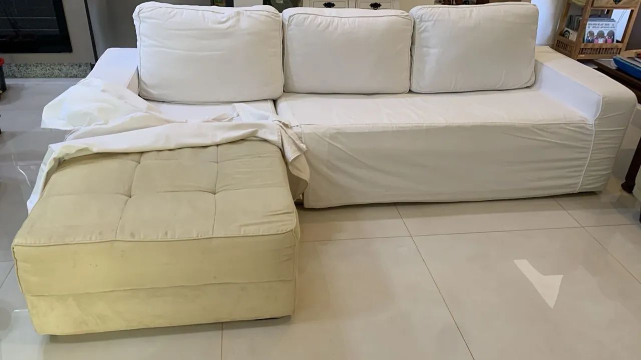 Sofá 3 Lugares + Puff Recamier em Camurça Bege + Capas Brancas de Brinde - Foto 2