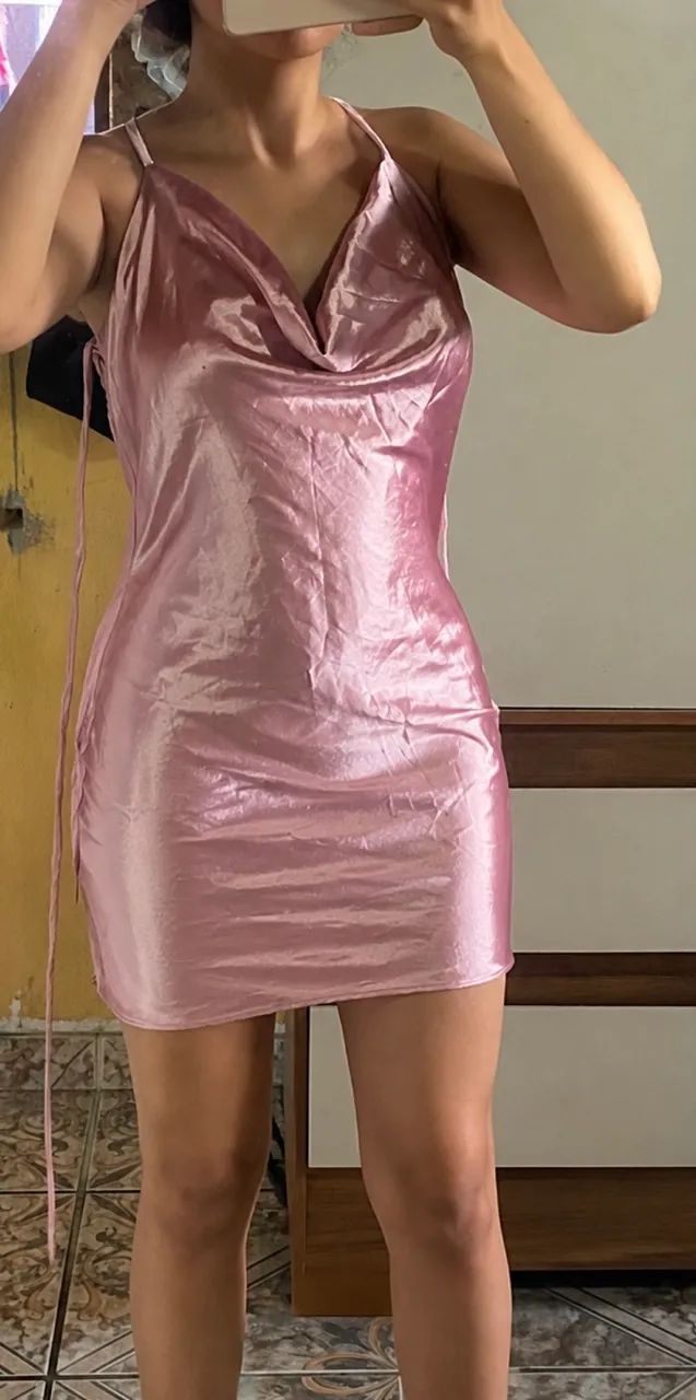 Vestido rosa de cetim 