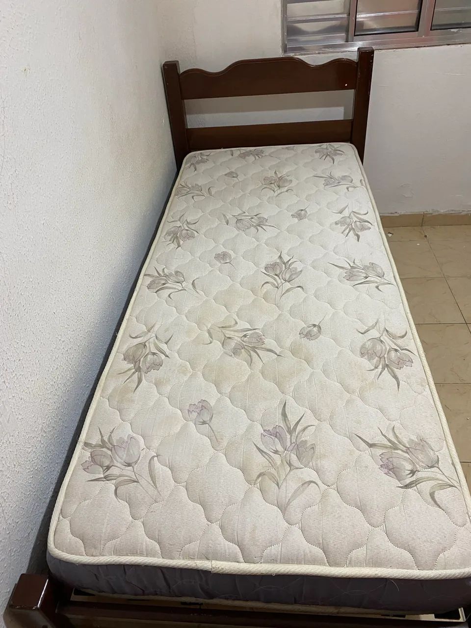Cama de madeira maciça com colchão  - Foto 5