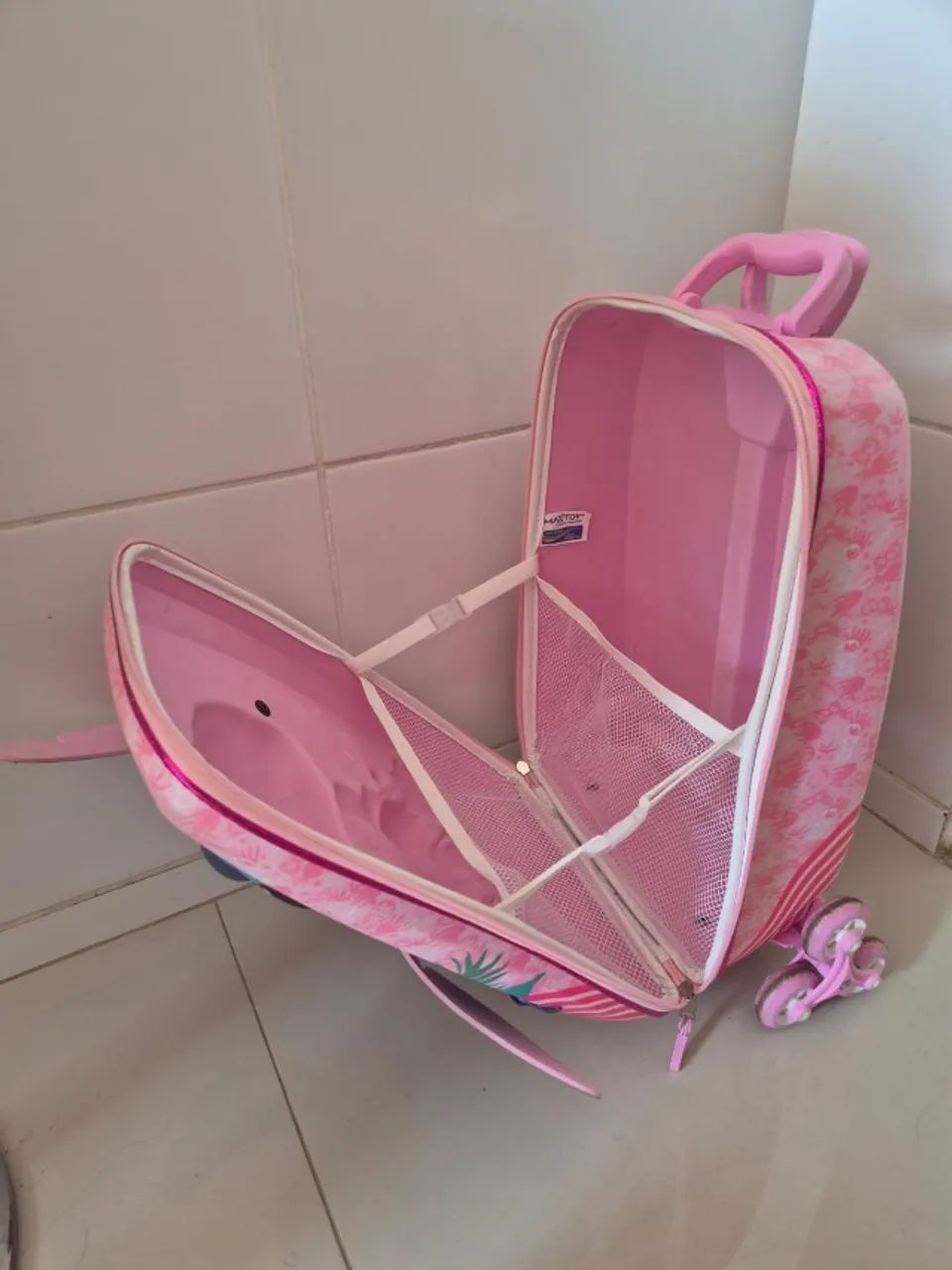 Mochila Stich com rodinhas - Foto 4
