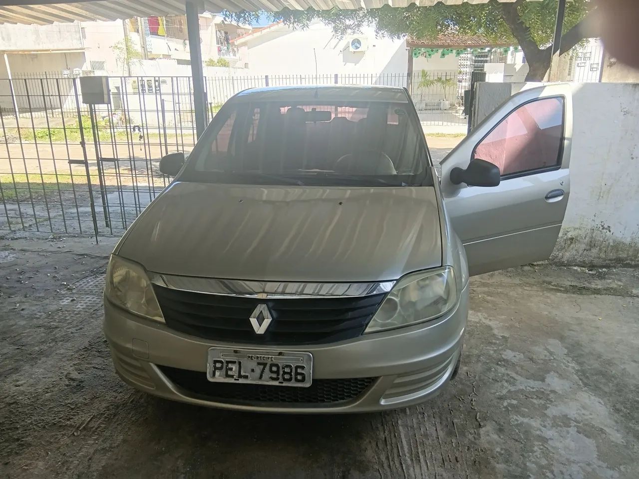 Vende se carro logan