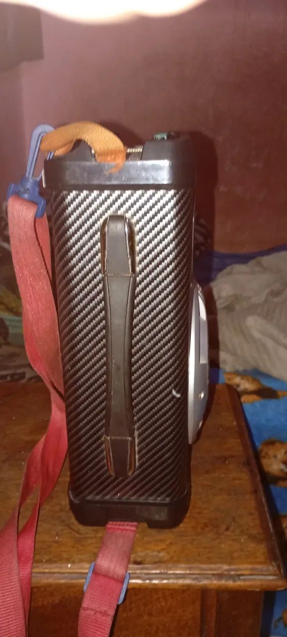 Vendo caixa de som bluetooth com rádio FM, leitor de cartão de memória, pen drive e aux - Foto 4