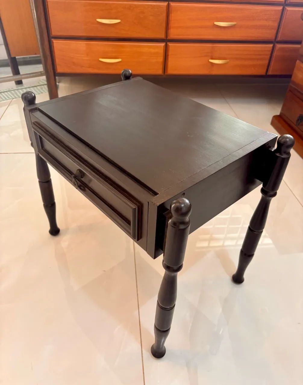 Mesa cabeceira antiga 
