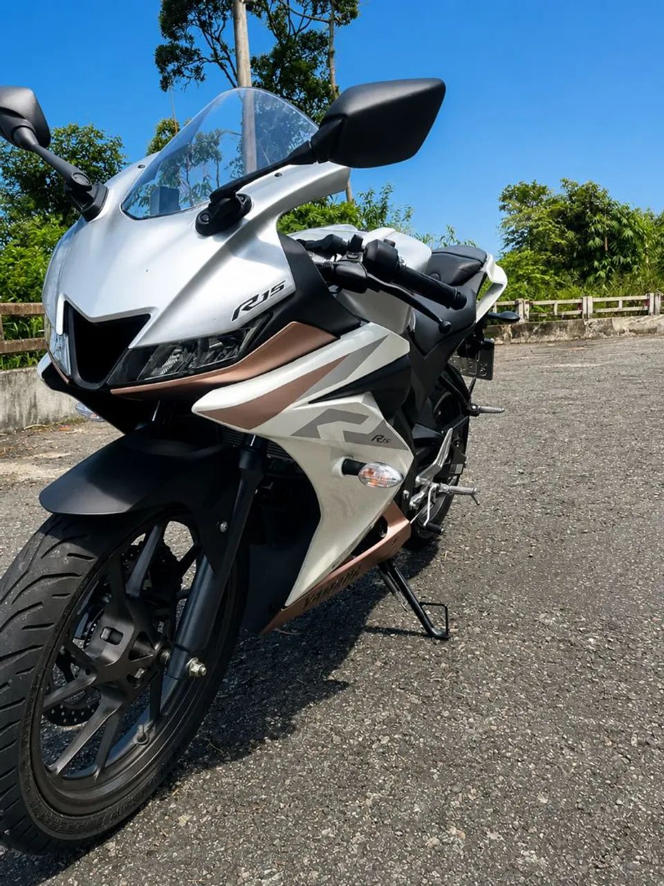 Vendo R15 em estado de zero 