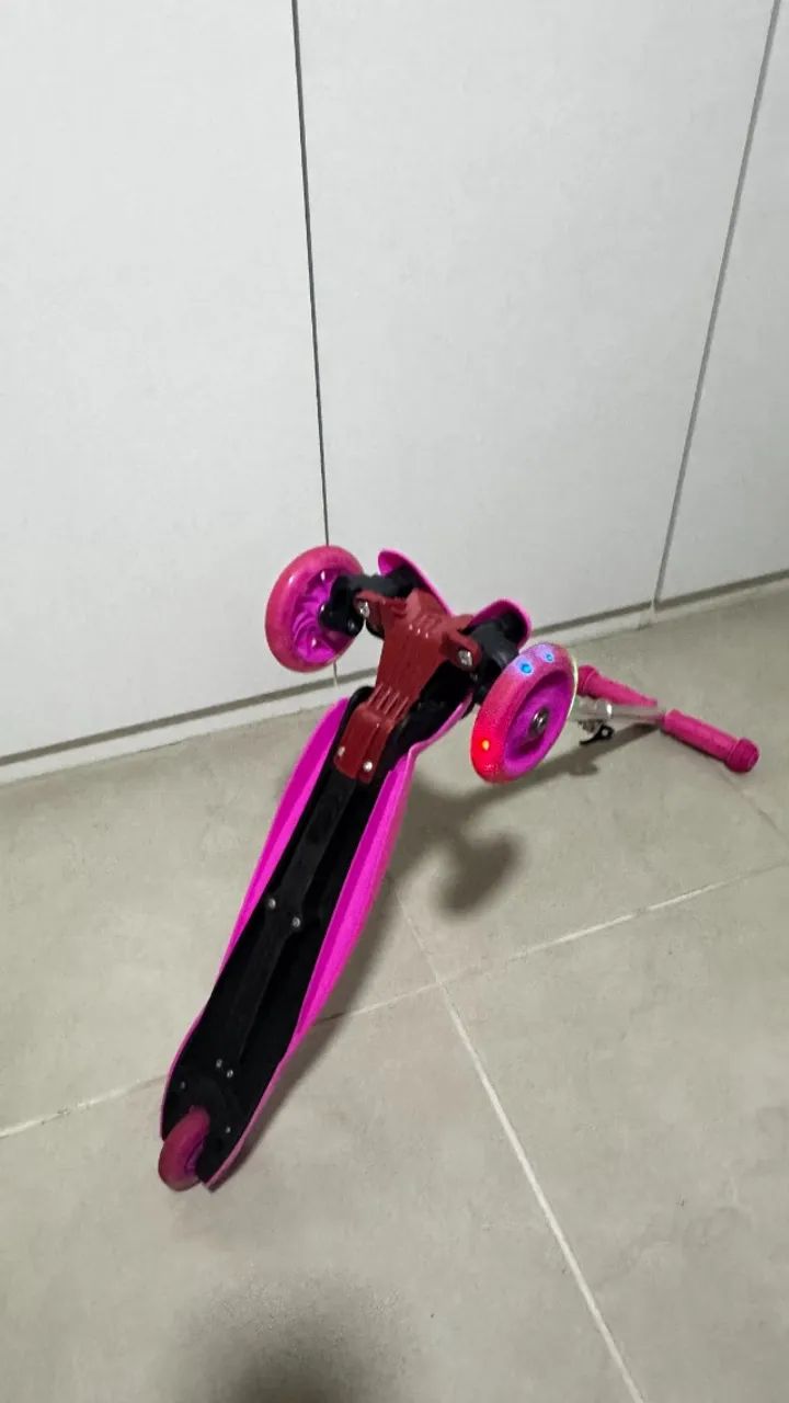 Patinete Infantil - 3 Rodas e Com Led Rosa - Foto 3
