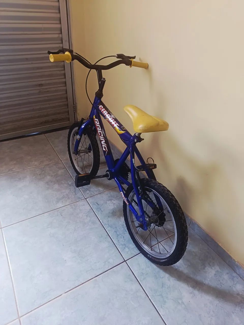 Vendo bicicleta infantil nova