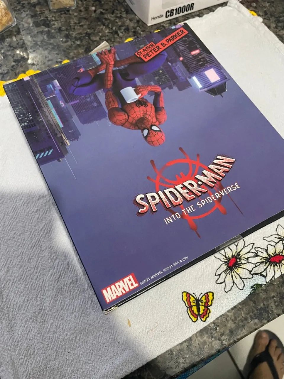 Spider-verse Peter B. Parker Mafex Original - Foto 2
