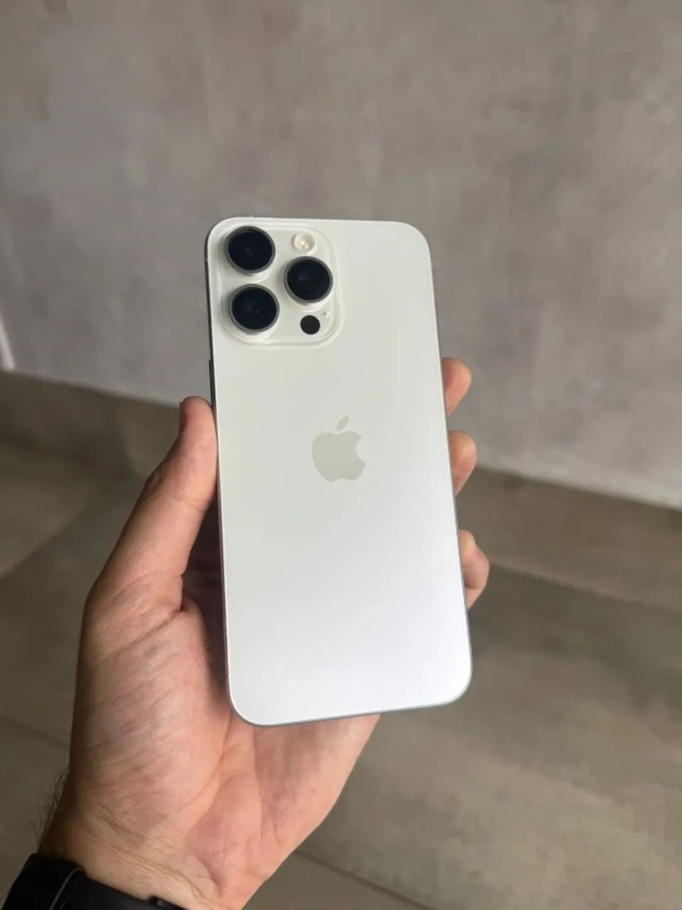 iPhone 15 pro max 256gb White Titanium (Anápolis) - Celulares e