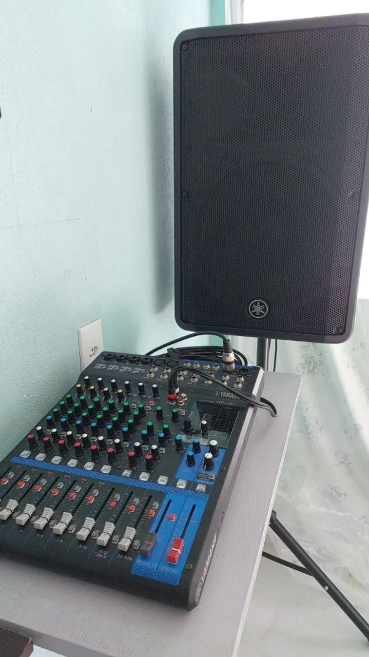 Kit Profissional Som Yamaha Caixa Amplificada + Mesa de Som