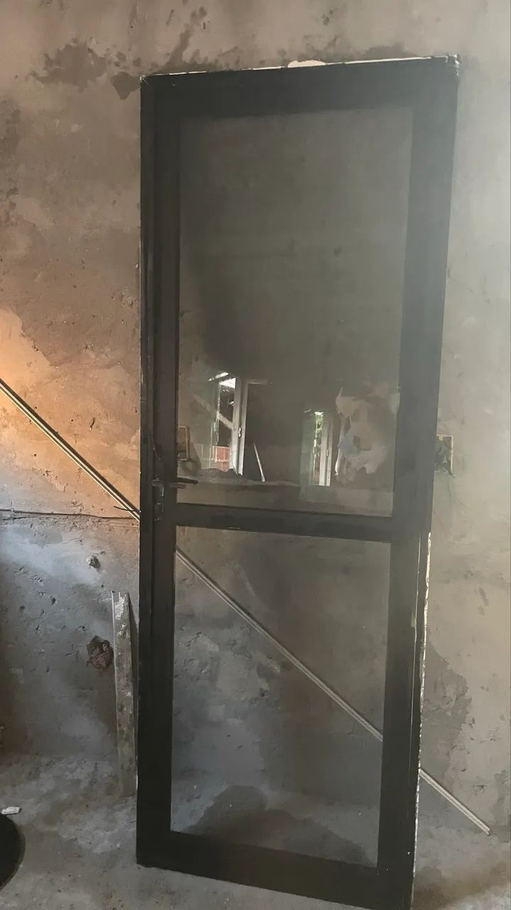 Porta de alumínio perfeita 2,10/ 70