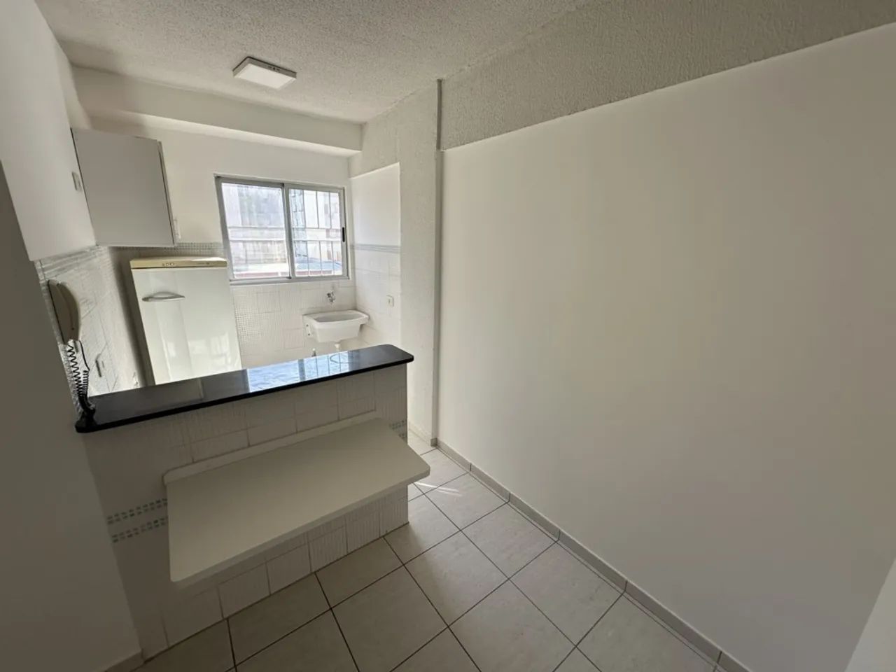 Apartamento para alugar no Edifício Chaplin III na Zona 07 em Maringá, semi mobiliado e pr - Foto 2