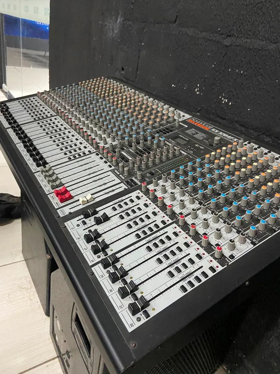 Mesa de Som Profissional Soundcraft Selenium SX3204FX - 32 Canais com Efeitos e USB - Foto 4
