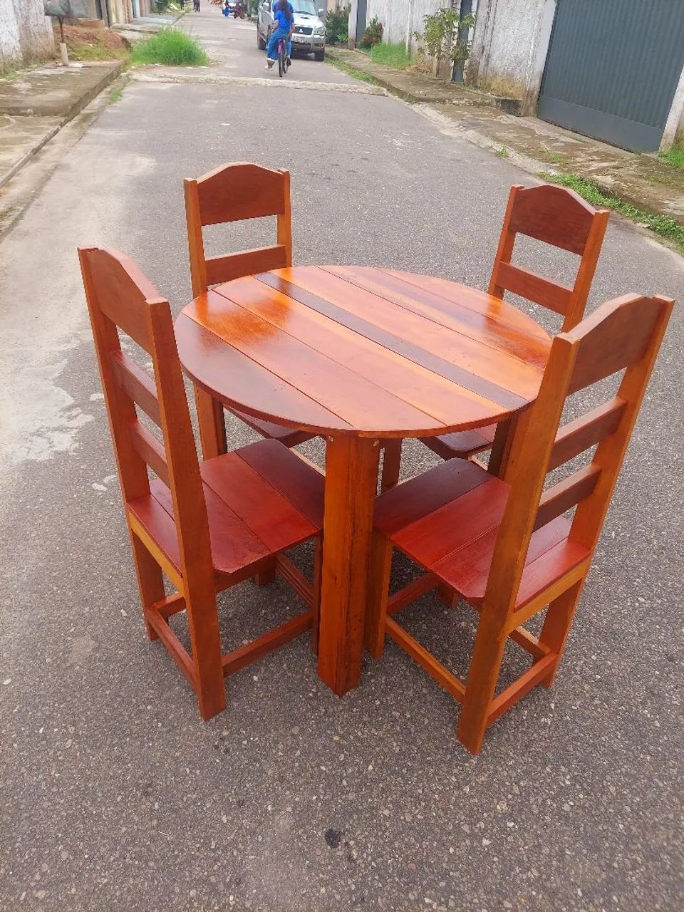 Mesa com redonda com 4 cadeiras / Último jogo em estoque! - Foto 2