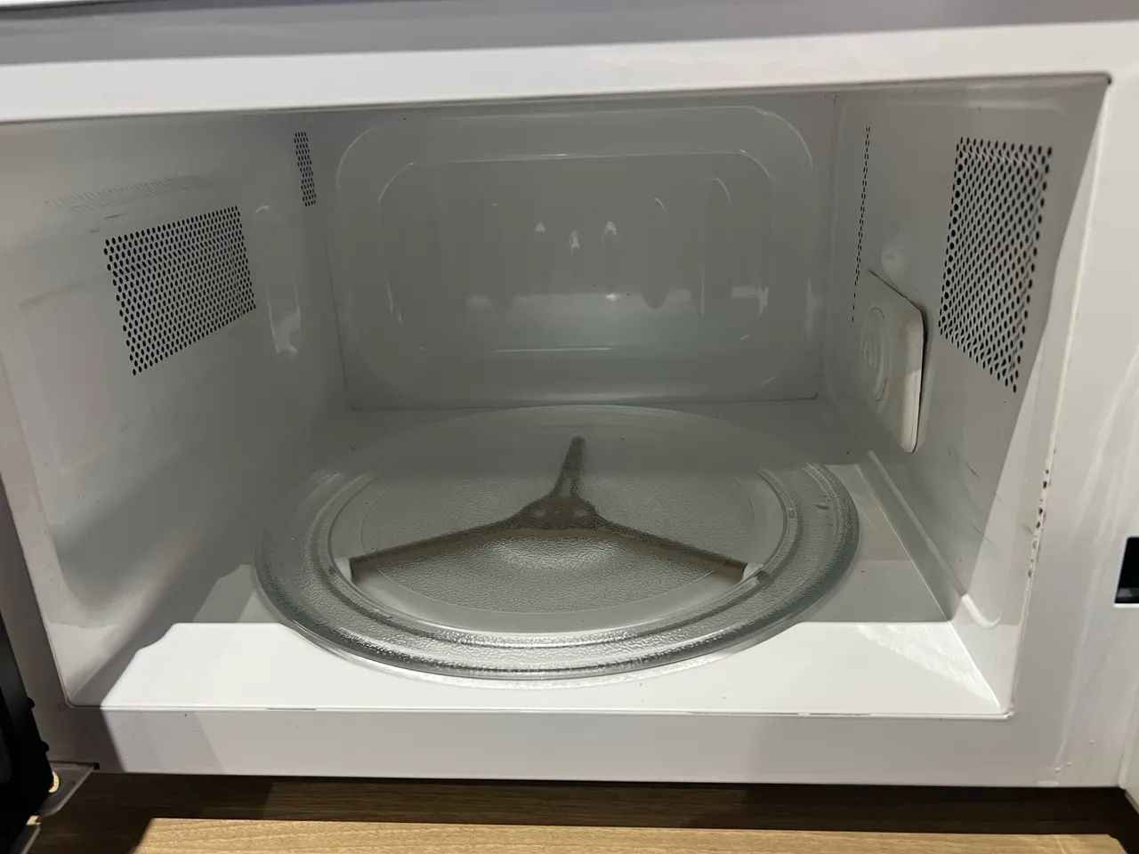 Microondas 30L 220v - Foto 3
