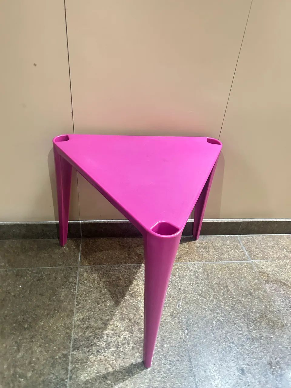 Mesa Tramontina triangular infantil  