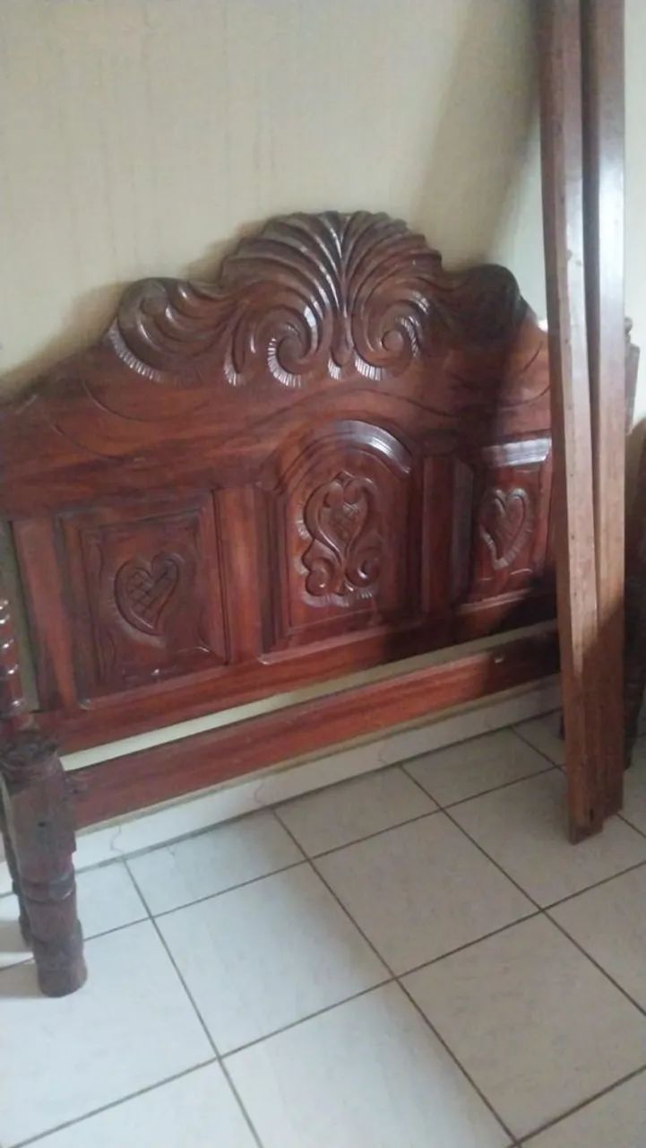 Cama de madeira 