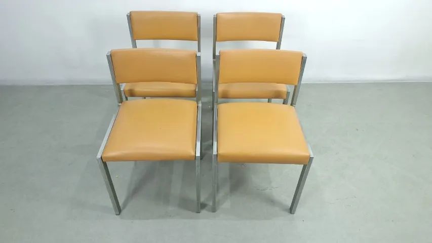 Set de 4 Cadeiras Design Década de 60, em aço cromado. Firmes e resistentes