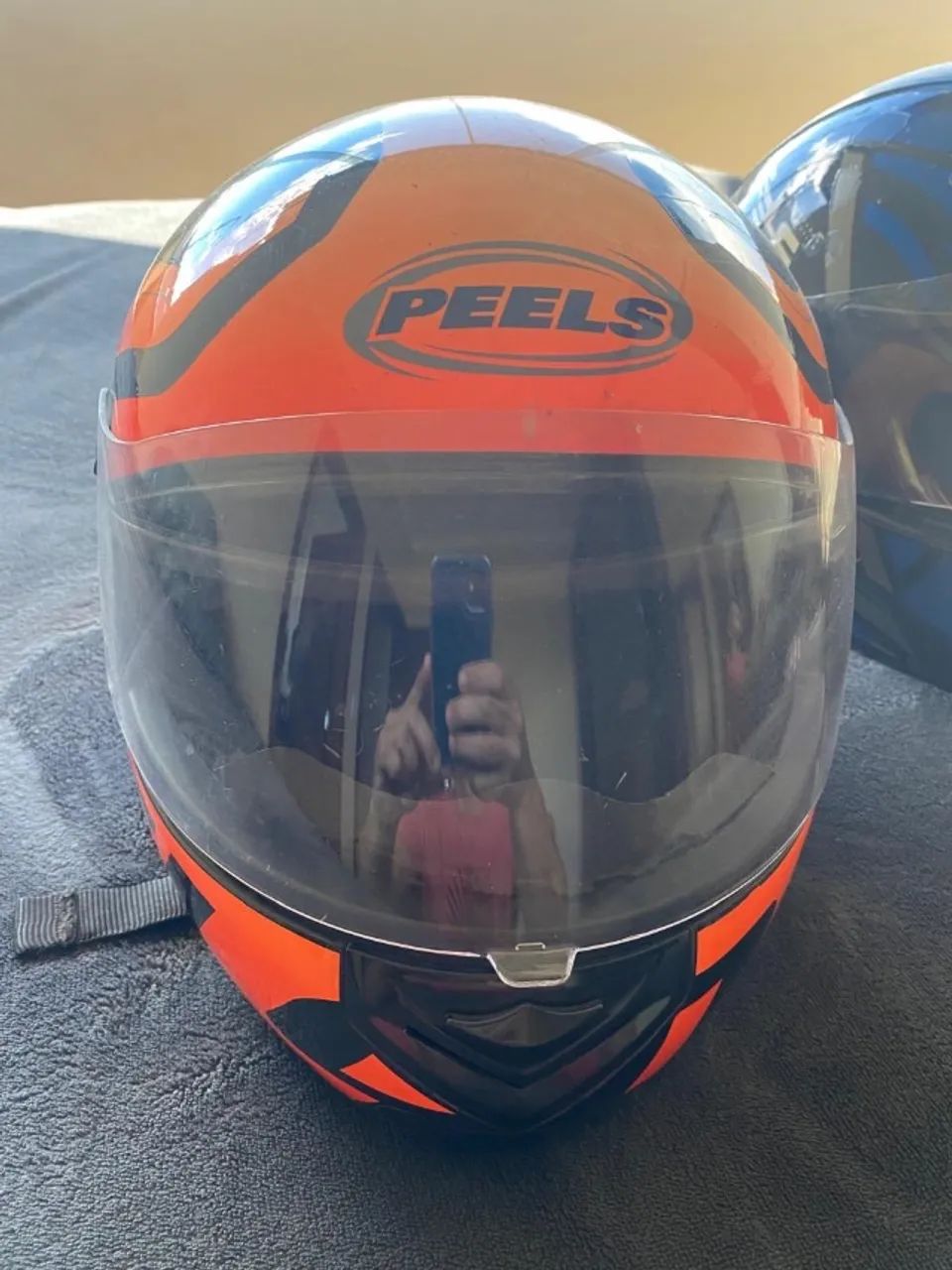 Capacetes e jaqueta de motoqueiro - Foto 5