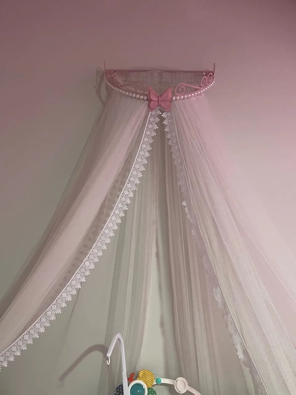Vendo poltrona com pulf e cortinado  - Foto 2