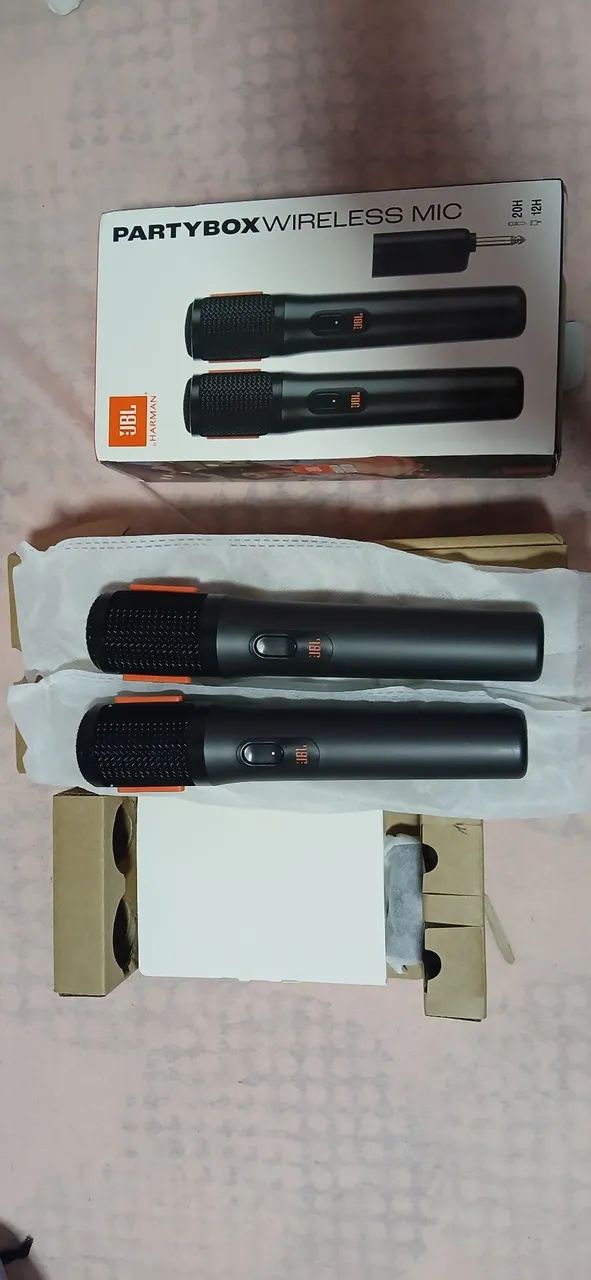 Microfone JBL duplo na caixa