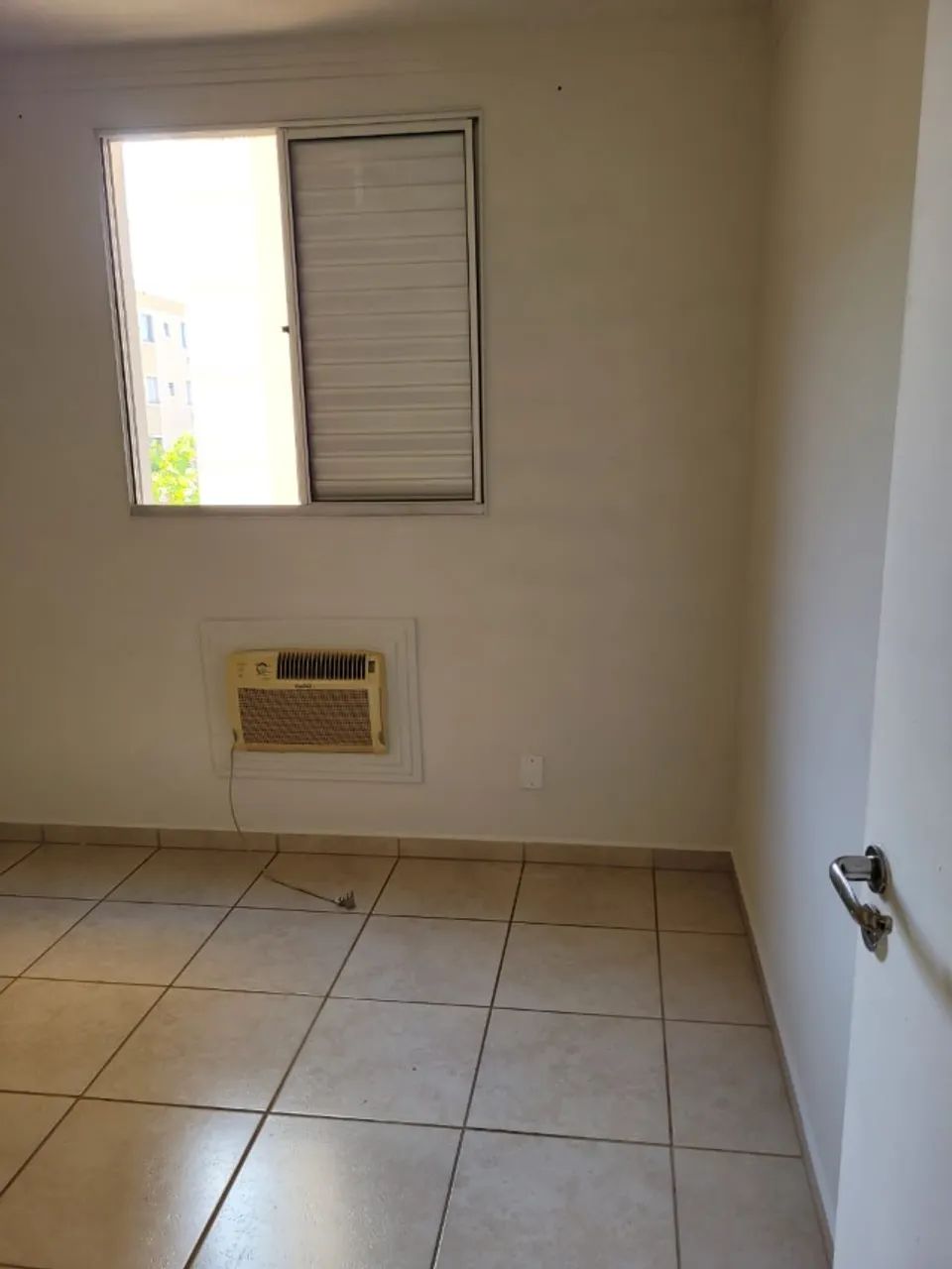 Aluga-se apartamento 