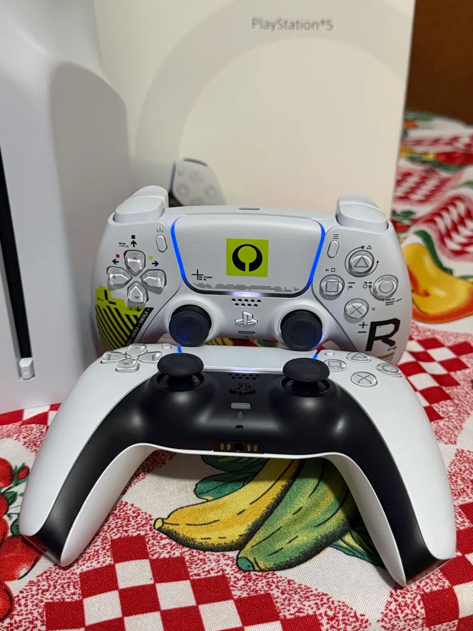 Ps5 slim com disco 1Tb 2 controles e caixa - Foto 3