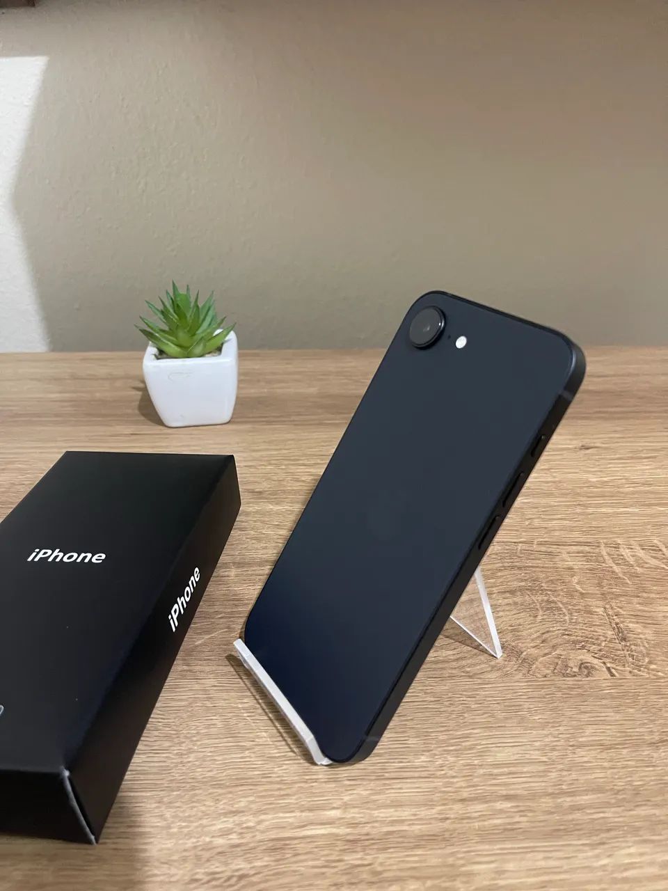 iPhone 16e 128GB - Garantia Apple de 6 meses 