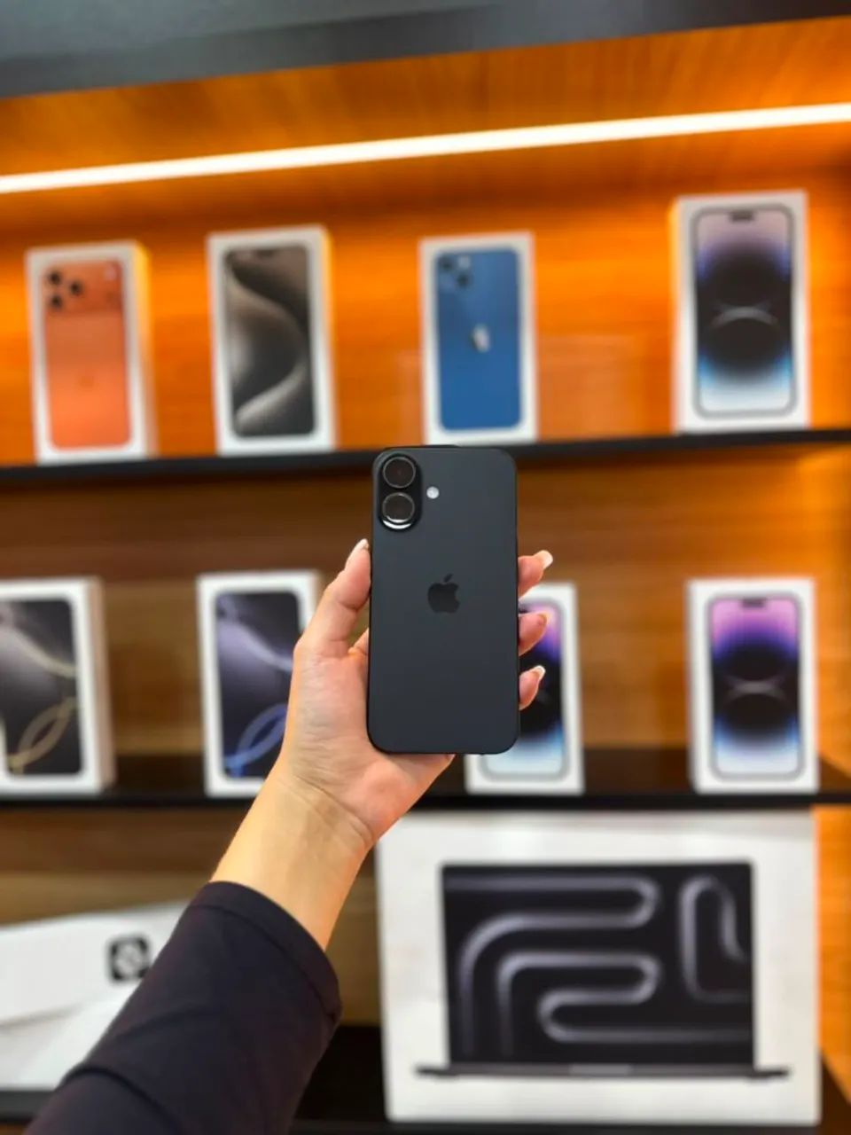 iPhone 16 128GB semi novo 3.749,00
