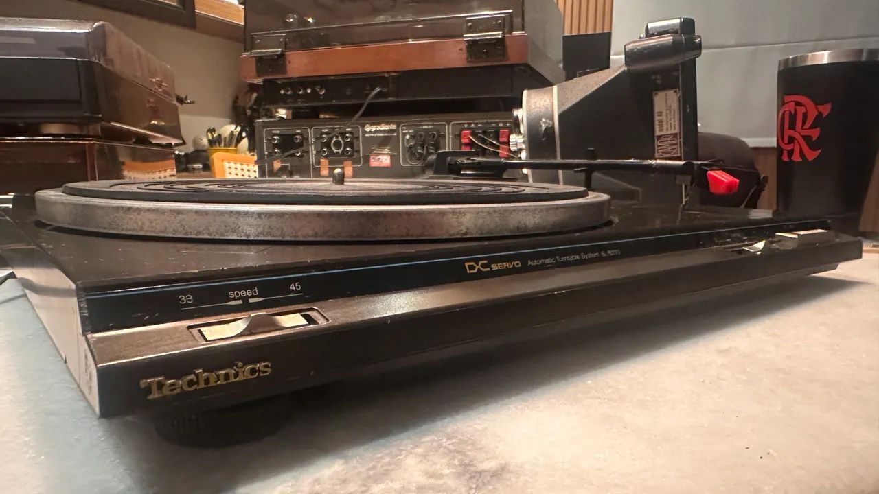 Toca discos Technics SL-B270