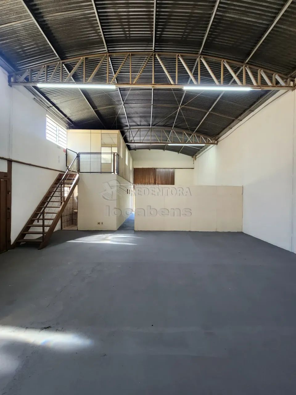 São Francisco, salão comercial com 01 escritório. - Foto 4