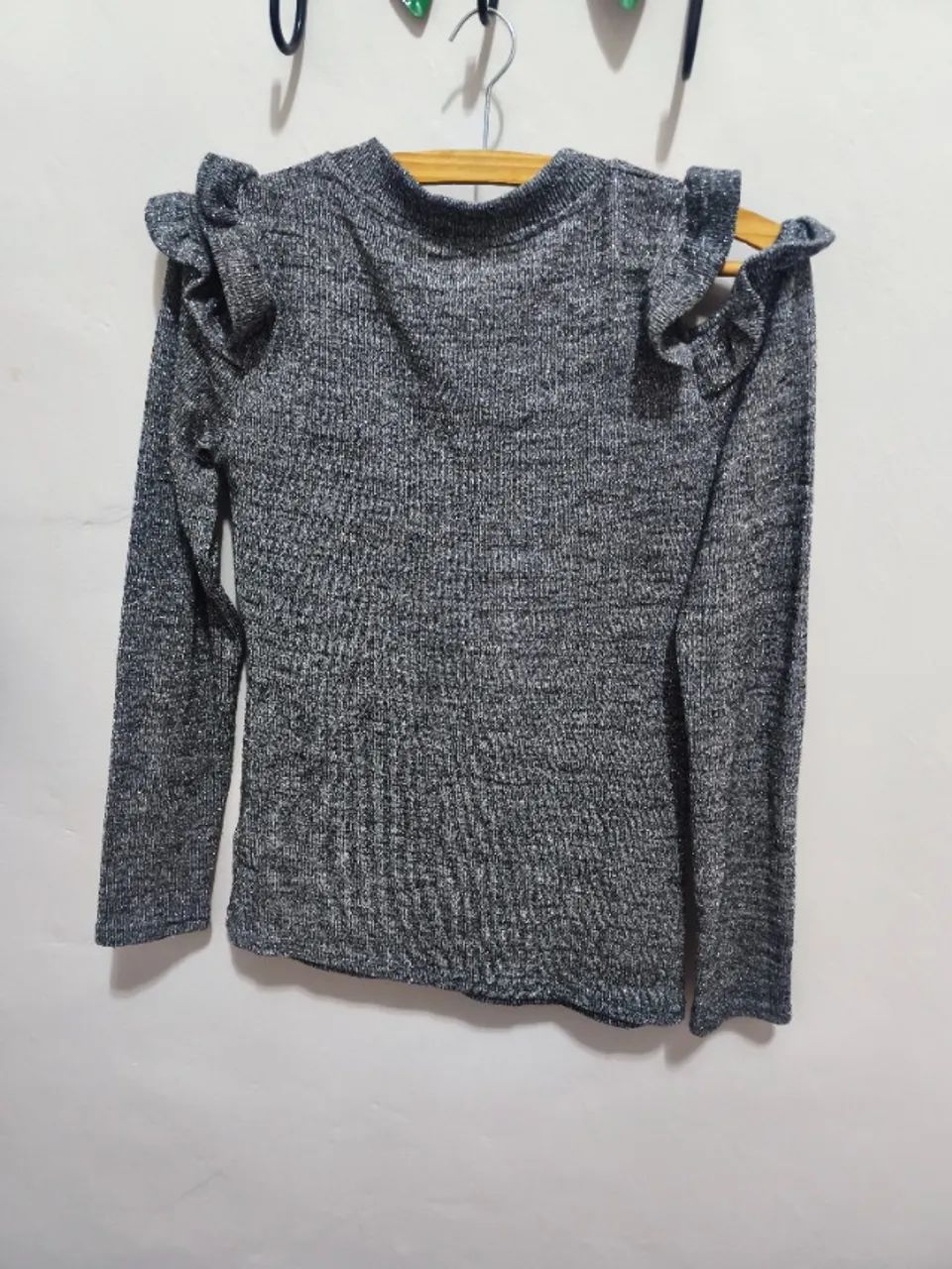 Camiseta com glitter e aberturas nos ombros - Foto 2