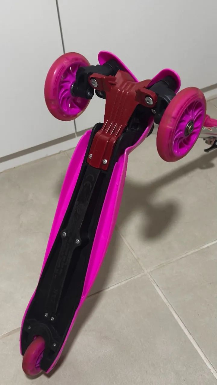 Patinete Infantil - 3 Rodas e Com Led Rosa - Foto 4