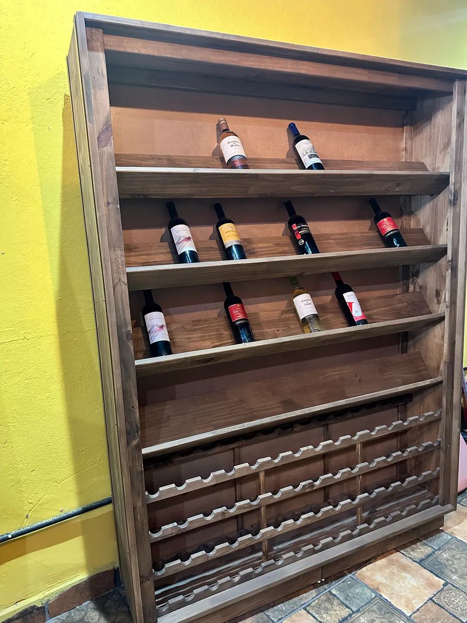 Adega expositora de vinhos e bebidas no geral. - Foto 2